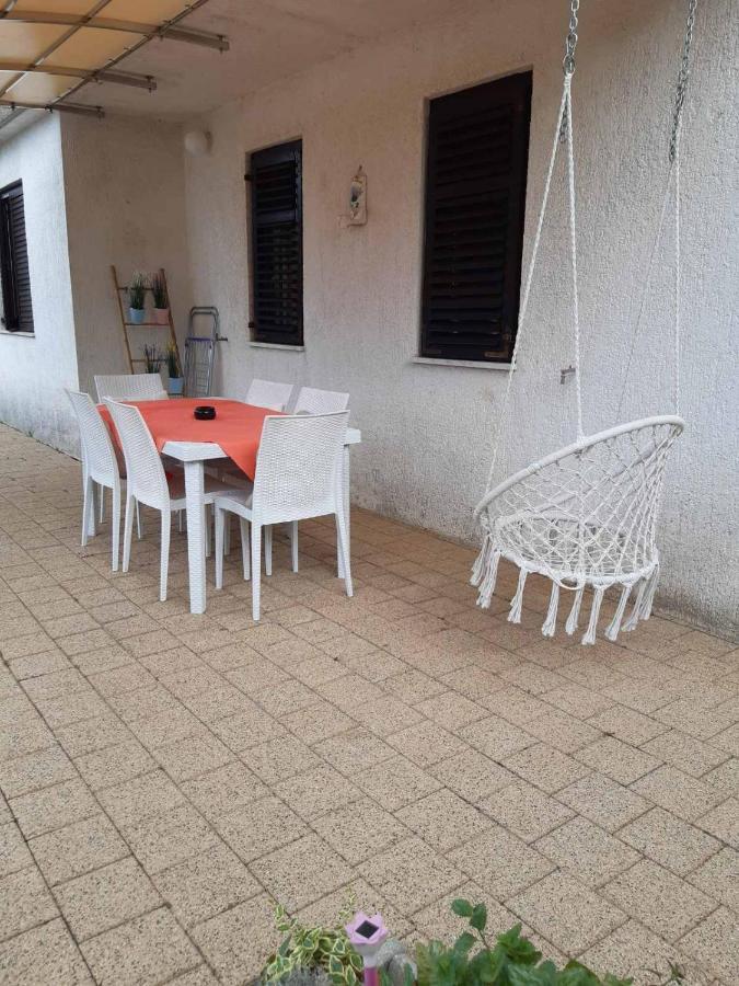 Apartment Margareta By El-Pi Tours Njivice Kültér fotó