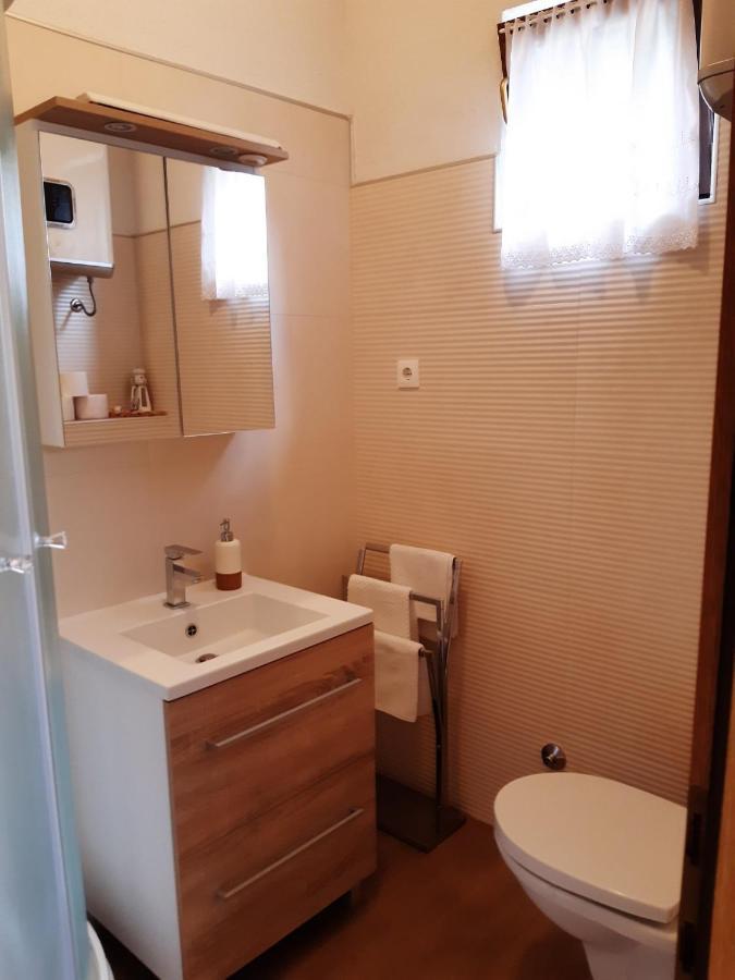 Apartment Margareta By El-Pi Tours Njivice Kültér fotó