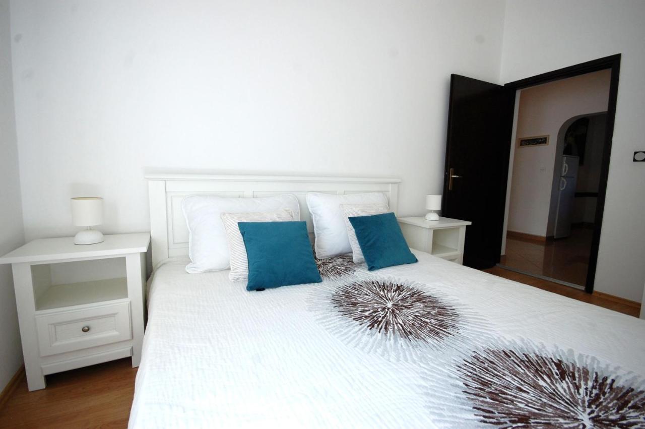 Apartment Margareta By El-Pi Tours Njivice Kültér fotó
