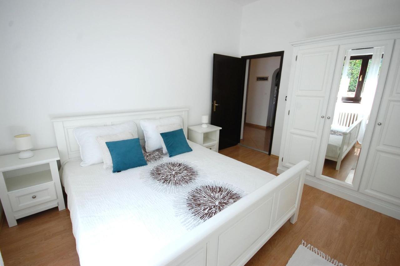 Apartment Margareta By El-Pi Tours Njivice Kültér fotó